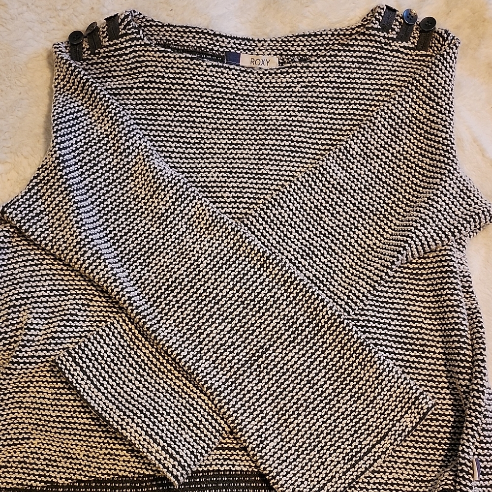 Roxy Monochrome V-Neck Sweater